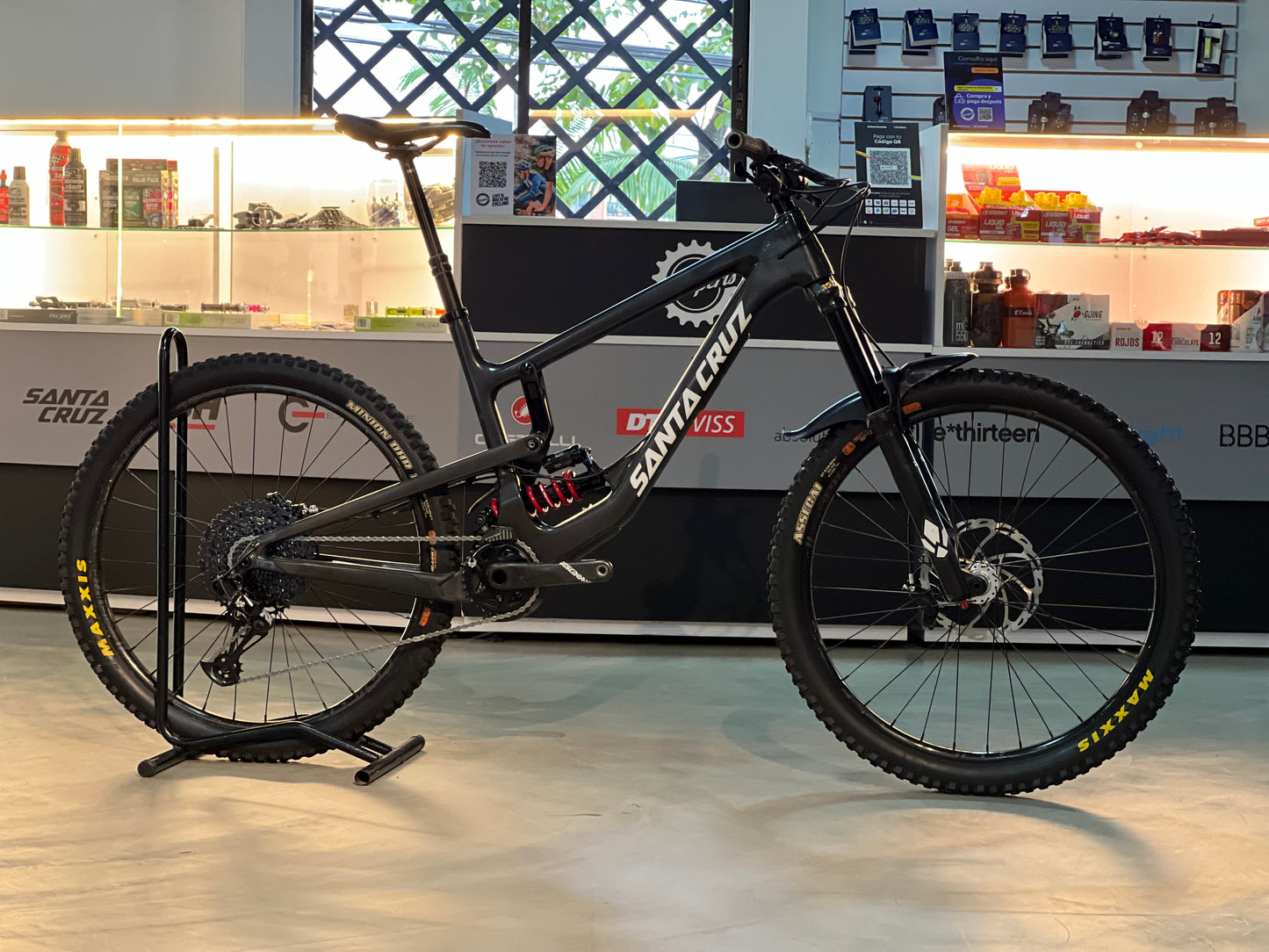 Bicicleta usada Santa Cruz NOMAD V4 CC